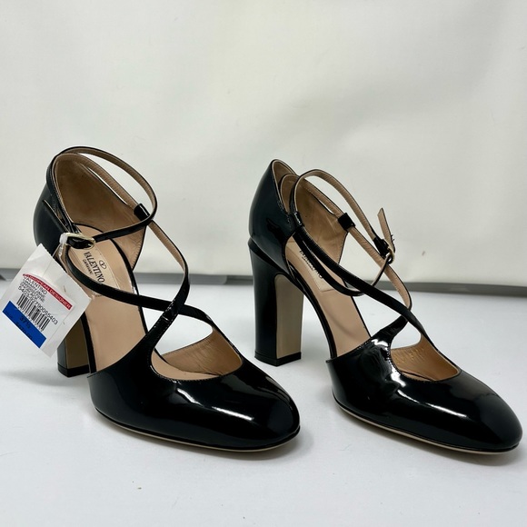 Valentino Garavani Black Patent Leather Rockstud Crisscross  Valentino Garavani Criss Cross Mary Jane Pumps Sz EU 37.5